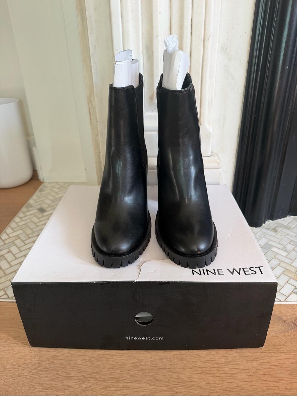 Nine West Woman’s Size 8.5 - Black Leather Lug-Heel Chelsea Boots - Picture 3 of 5
